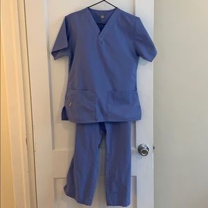 Wonder Wink ceil blue scrub set